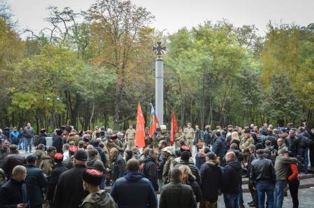 В Ростове увековечили подвиги российских добровольцев