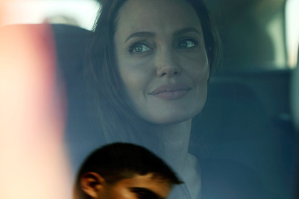 Анджелина Джоли рассказала о перенесенном тяжелом параличе лицевого нерва