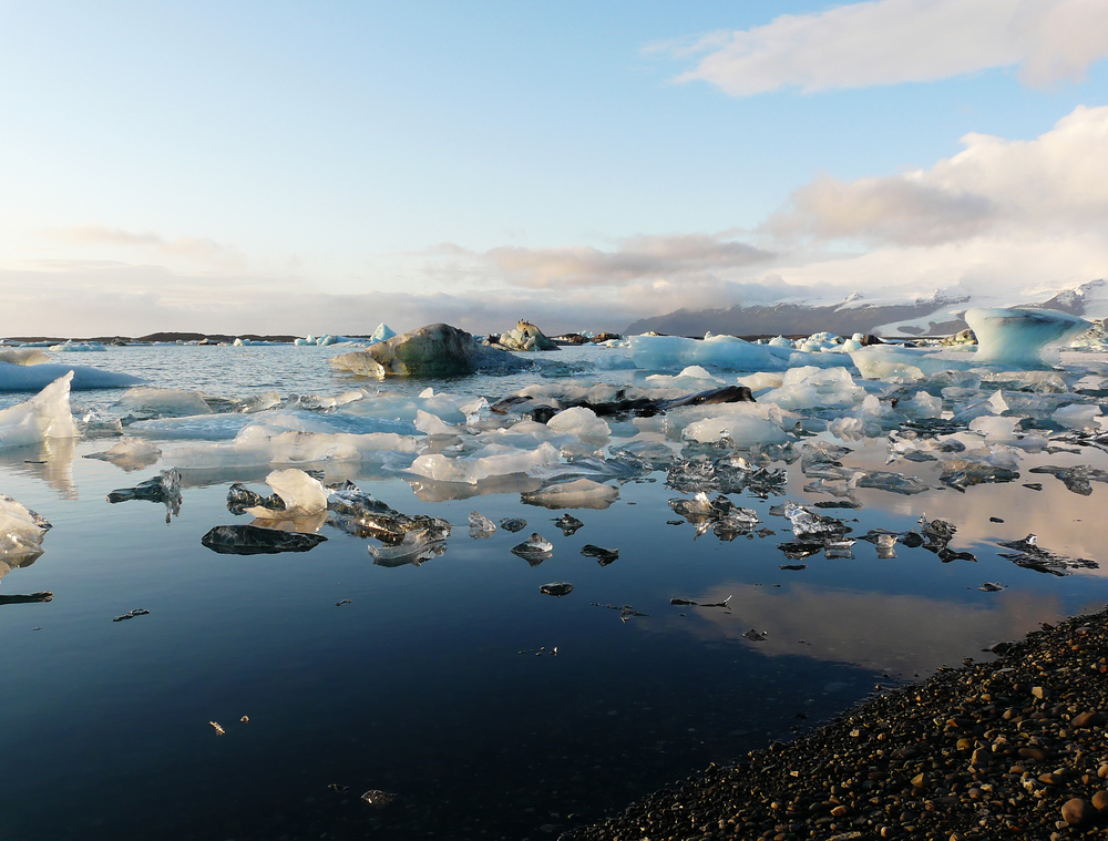 Таяние арктических льдов таит опасность для России