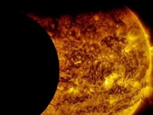 На видео NASA попала таинственная планета-гигант, заслонившая Солнце: уфологи заговорили о Нибиру