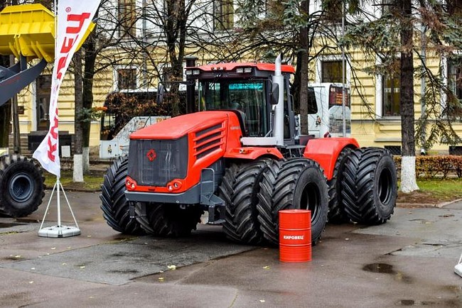 К-424 - новый российский трактор из Санкт-Петербурга