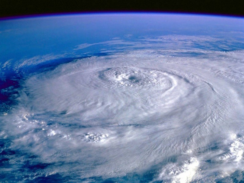 В Тихом океане кружат два тайфуна