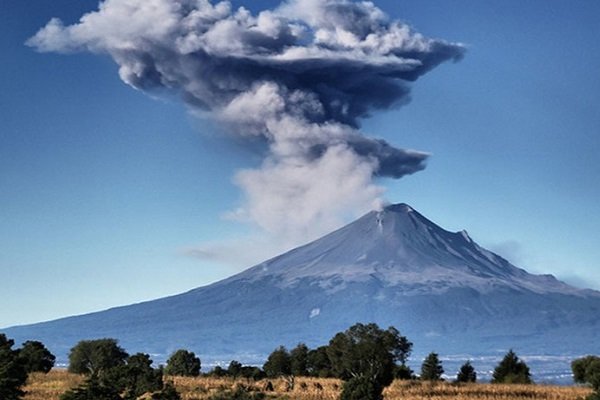 Активность мексиканского вулкана Попокатепетль увеличилась