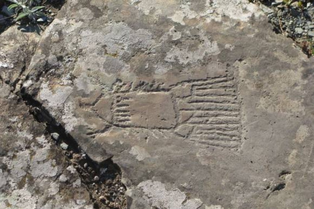 Таинственные петроглифы алтайского урочища Калбак-Таш