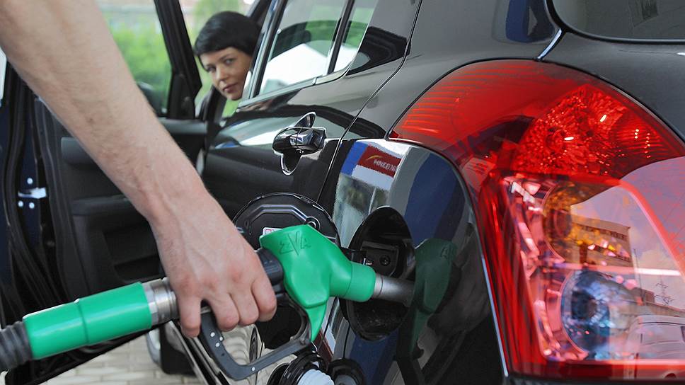 Бензин дорожает не по сезону Ценовые рекорды на рынке устанавливаются в преддверии зимы