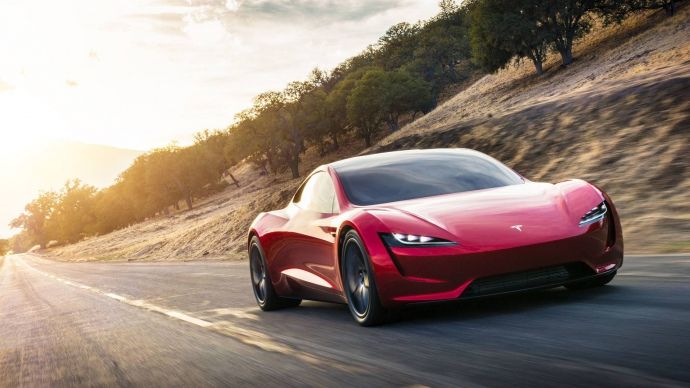 Новая, очень быстрая Tesla.