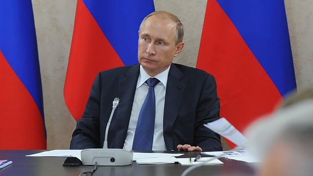 Путин анонсировал введение ежемесячных выплат на рождение первенца