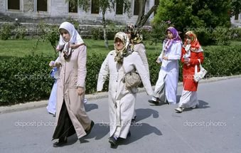 В Стамбуле женщины устроили акцию против требований носить традиционную одежду