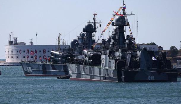 Около 40 кораблей Черноморского флота в ходе учений готовятся к бою и походу