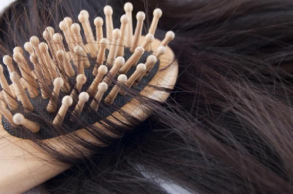На волоске от лысины: опасные мифы о шампунях