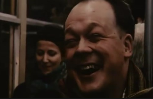 Короткометражка про человека, который за 10 минут смог рассмешить всех людей в вагоне метро