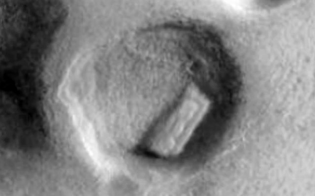 В кратере на Марсе обнаружены древние руины (видео)
