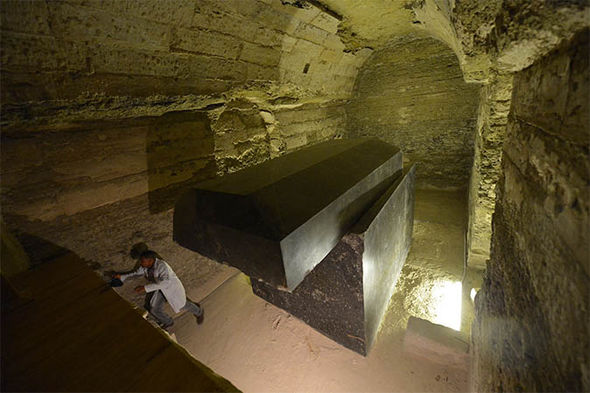 Тайна 24 черных ящиков, обнаруженных возле Египетских пирамид Гизы