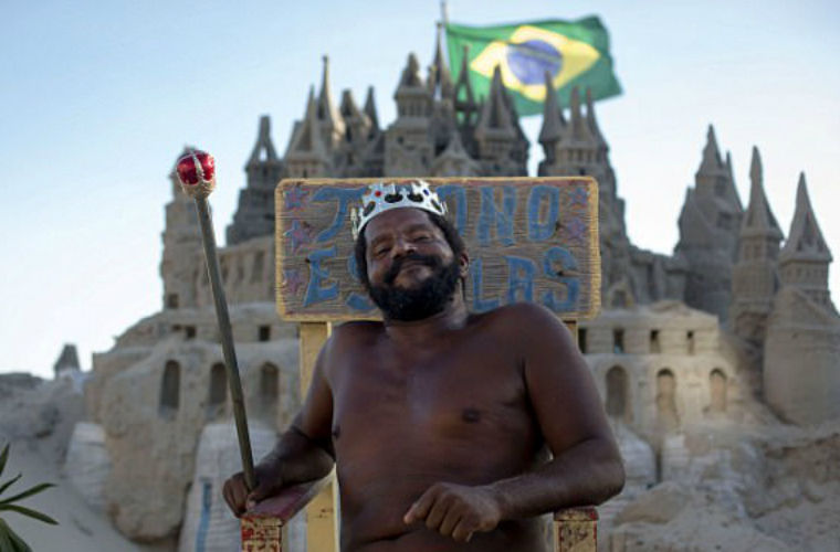 Бразильский «Король» отпраздновал 22-летие жизни в песчаном замке