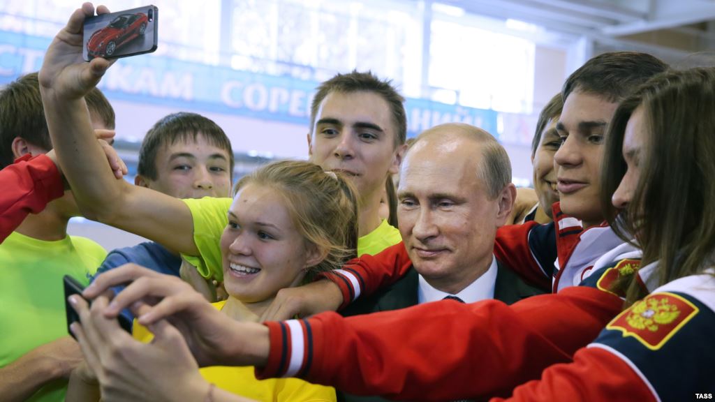 Путин принимает участие в образовательном форуме студенческих клубов «Вместе вперёд!»