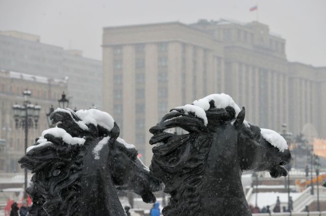 МЧС предупредило москвичей о гололеде и снегопаде 4 февраля