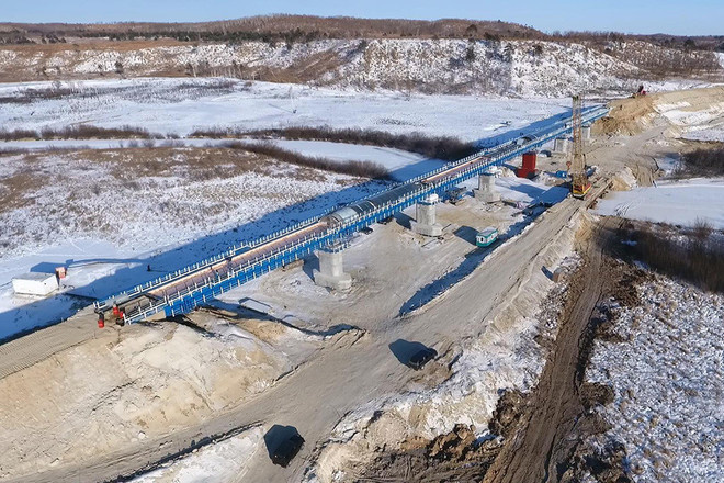 Завершено строительство 252-метрового железнодорожного моста через реку Большая Пёра