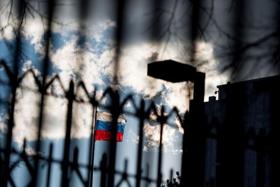 Посольство России не будет работать на площади Немцова