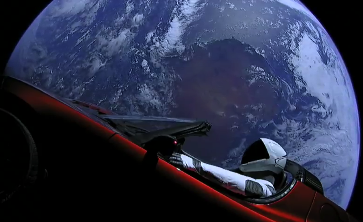 Илон Маск спрятал в Tesla Roadster записку для инопланетян