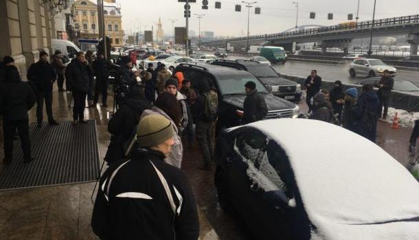 Приехавший задерживать Саакашвили спецназ не пропустил вахтёр