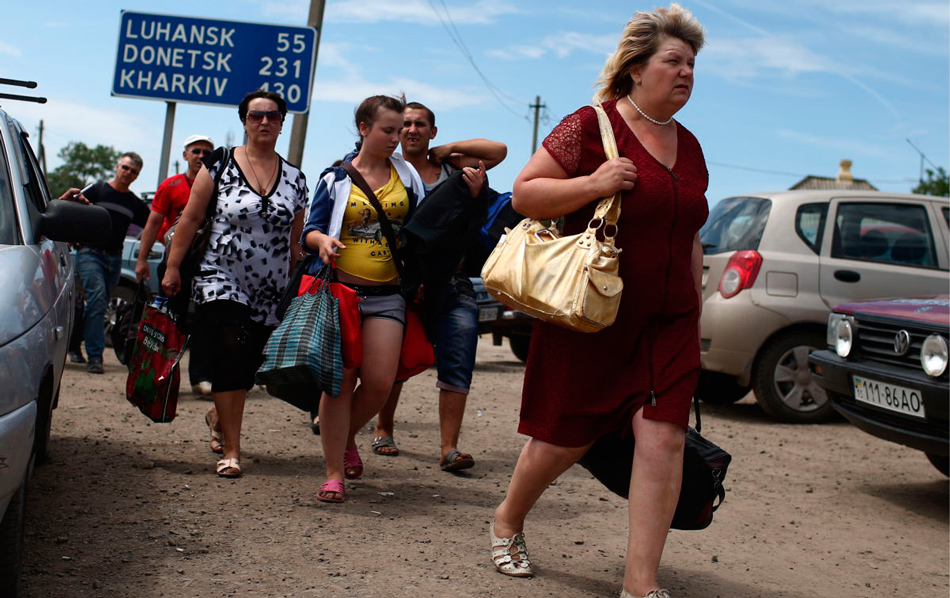 Кто едет к нам из Донбасса - беженцы или халявщики?