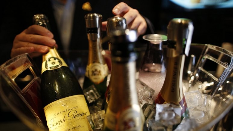 Bild: в Кремле открывают шампанское — «дестабилизация Германии» приносит плоды