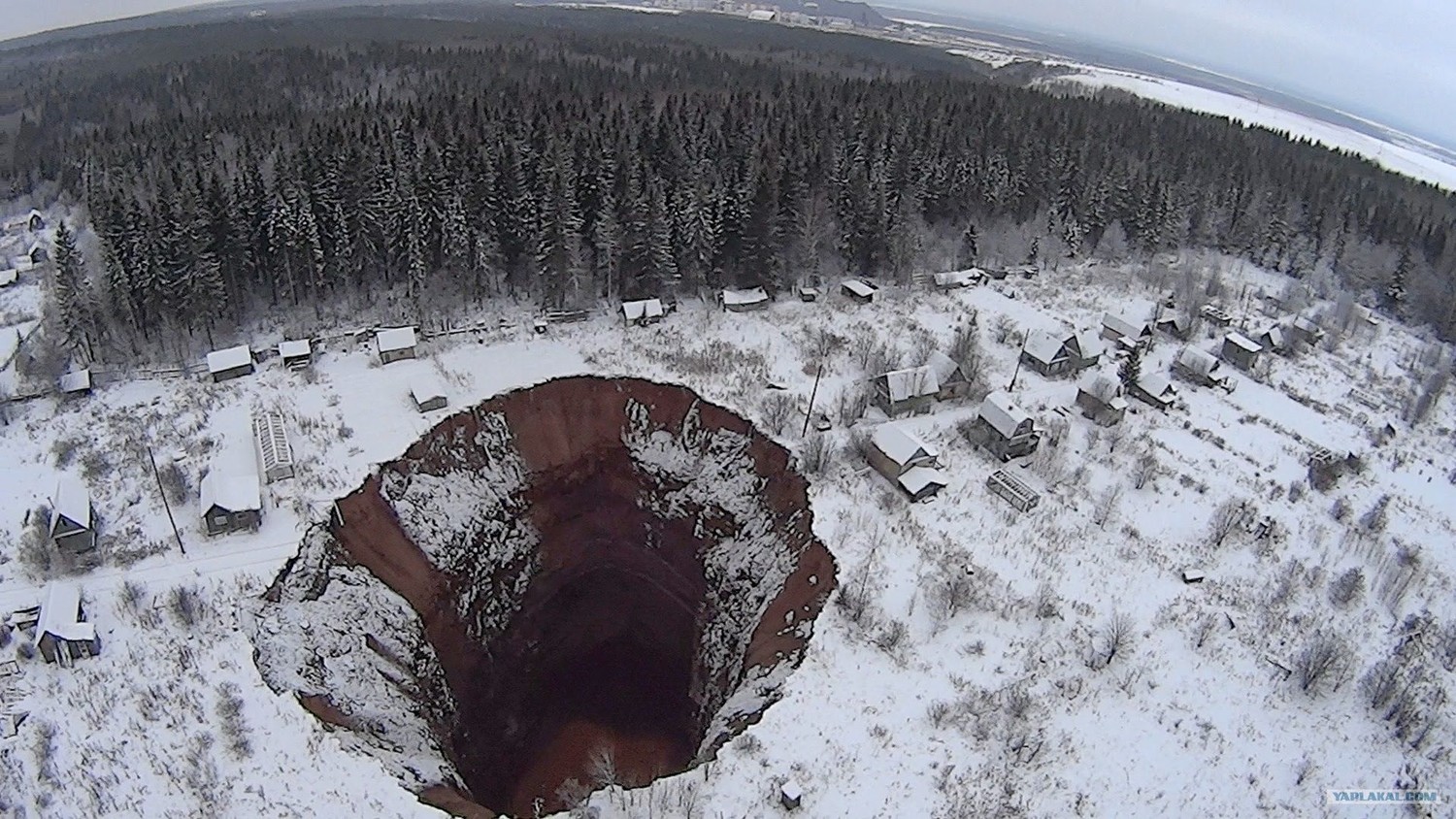 Планета в опасности: взрывающиеся кратеры в России несут серьезную угрозу