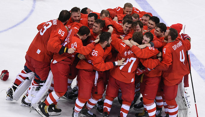 Хоккеисты РФ взяли золото на Олимпиаде, спели российский гимн и получили поздравление от Путина
