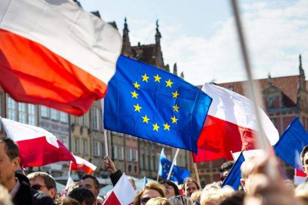 Впервые в истории Евросоюз вводит санкции против государства-члена ЕС – Польши