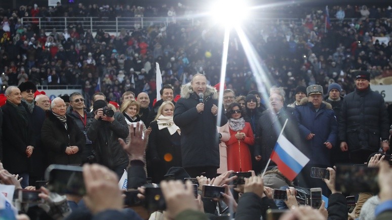 Die Presse: Путин и его команда спели гимн в «Лужниках» за две недели до выборов