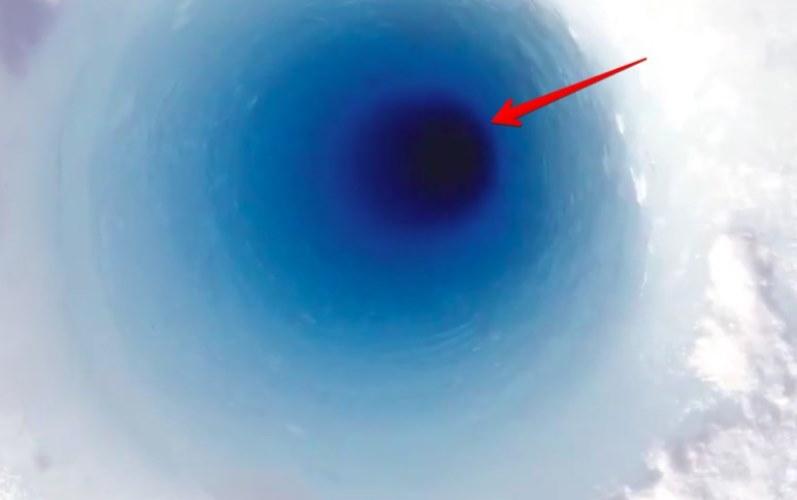 Как выглядит 90-метровая дыра в антарктическом льду