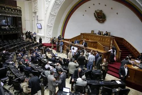 Учредительное собрание Венесуэлы объявило себя главным органом власти