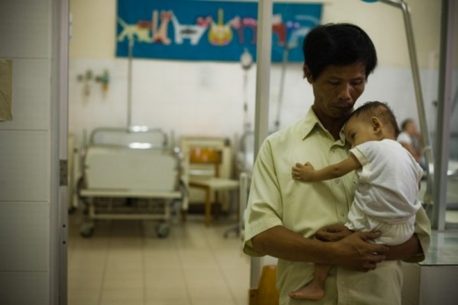 Вьетнамец 15 лет хоронил детей из клиники абортов и спас более 100 малышей