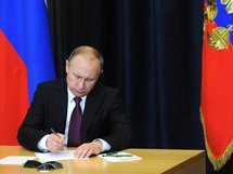 Путин поручил законодательно закрепить статус самозанятых