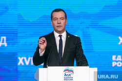 В Сети распространяют ролик, как премьер Медведев испортил бюллетень. ВИДЕО
