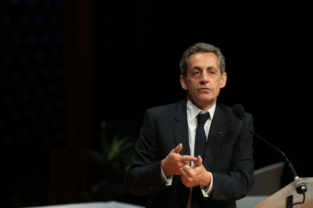 СМИ: полиция допрашивает Саркози и его помощника