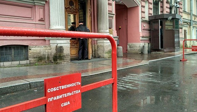 В Сети завершилось голосование о закрытии консульств США в России