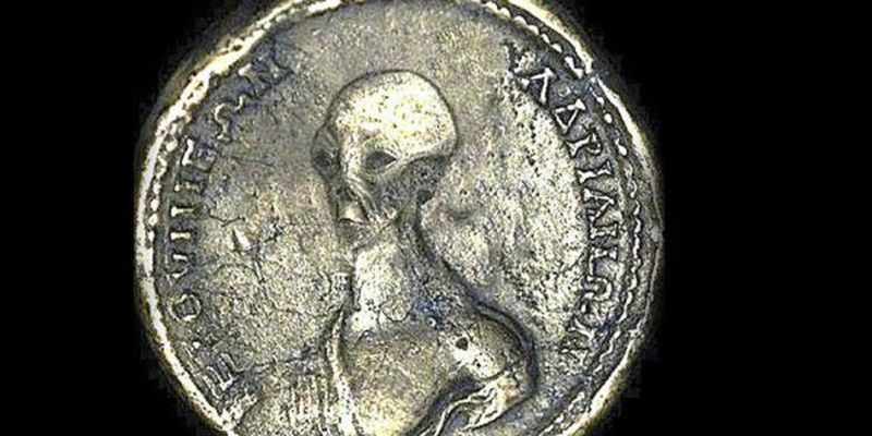 Монета с изображением пришельца