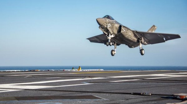 США готовят палубные F-35 к войне