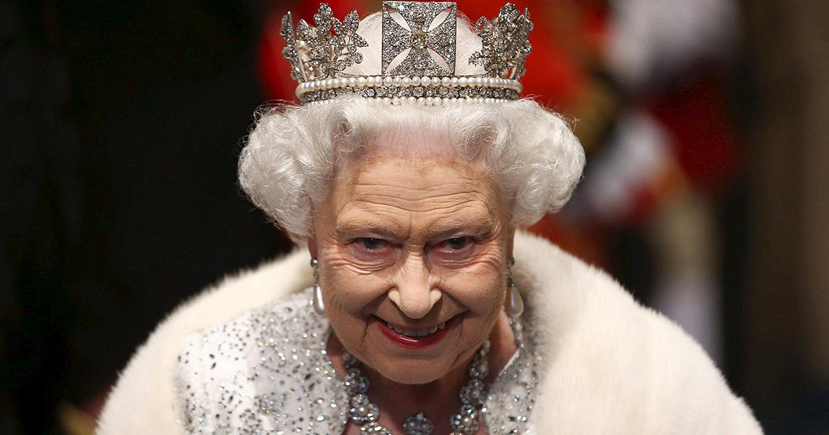 Королева Великобритании Елизавета II готовится отречься от престола и передать правление своему сыну, принцу Чарльзу, сообщают британские та