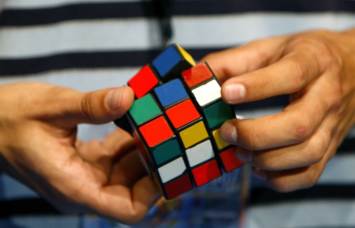 Можно ли собрать кубик Рубика за несколько секунд?