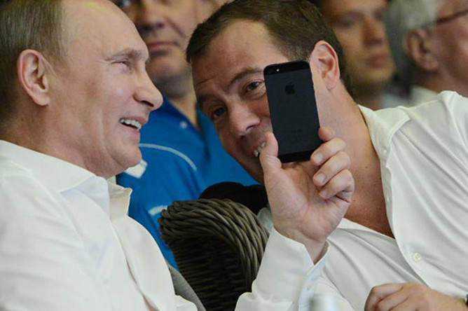 «Прожили без хамона – проживем и без айфона!» – возможный ответ Путина Штатам