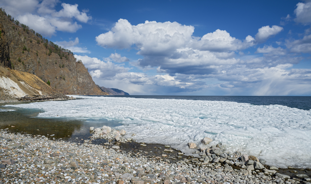 Опасные водоросли обнаружены на Байкале
