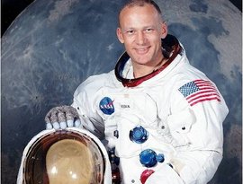 Астронавт Базз Олдрин прошёл тест на детекторе лжи: „Я видел НЛО“