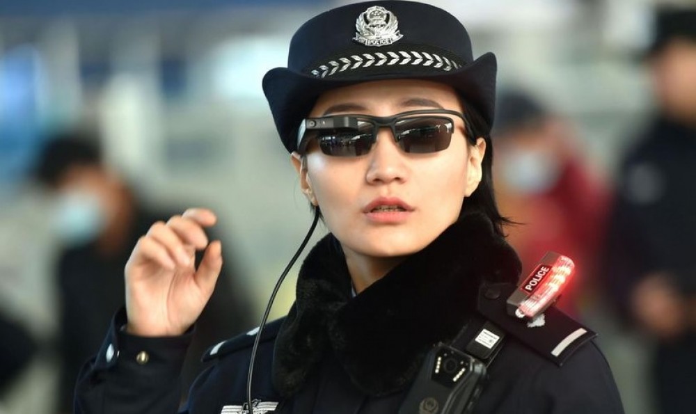 Матрица - реальность в Китае: камеры распознали преступника на концерте в 50 тыс. человек