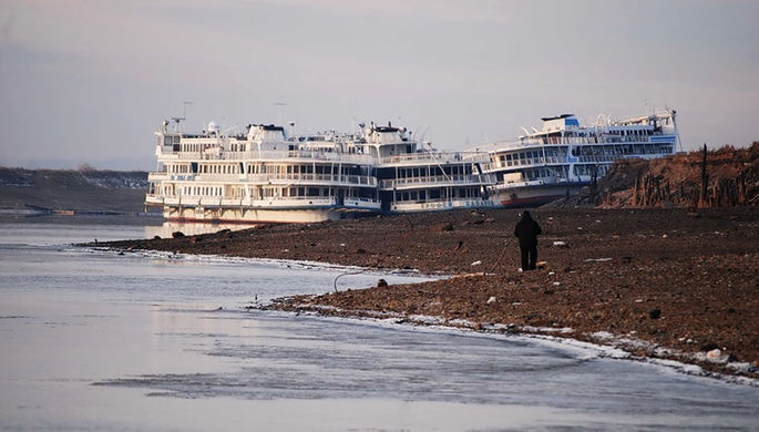 В Мурманской области пассажиры теплохода неделю не могут сойти на берег