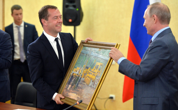 Медведева заставят поменять экономический блок правительства