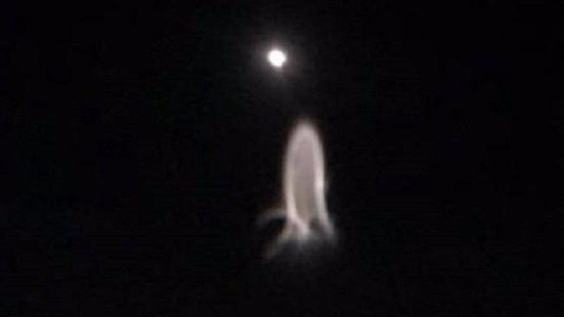 Огромная призрачная медуза в небе: странную аномалию запечатлели в Калифорнии