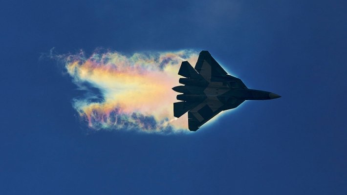 "F-22 плавится без кондиционера – а Су-57 даже не нужен ангар": эксперты обнаружили новое преимущество истребителей России над США