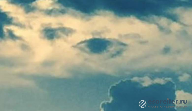 Огромный глаз сфотографировали в небе над Нидерландами
